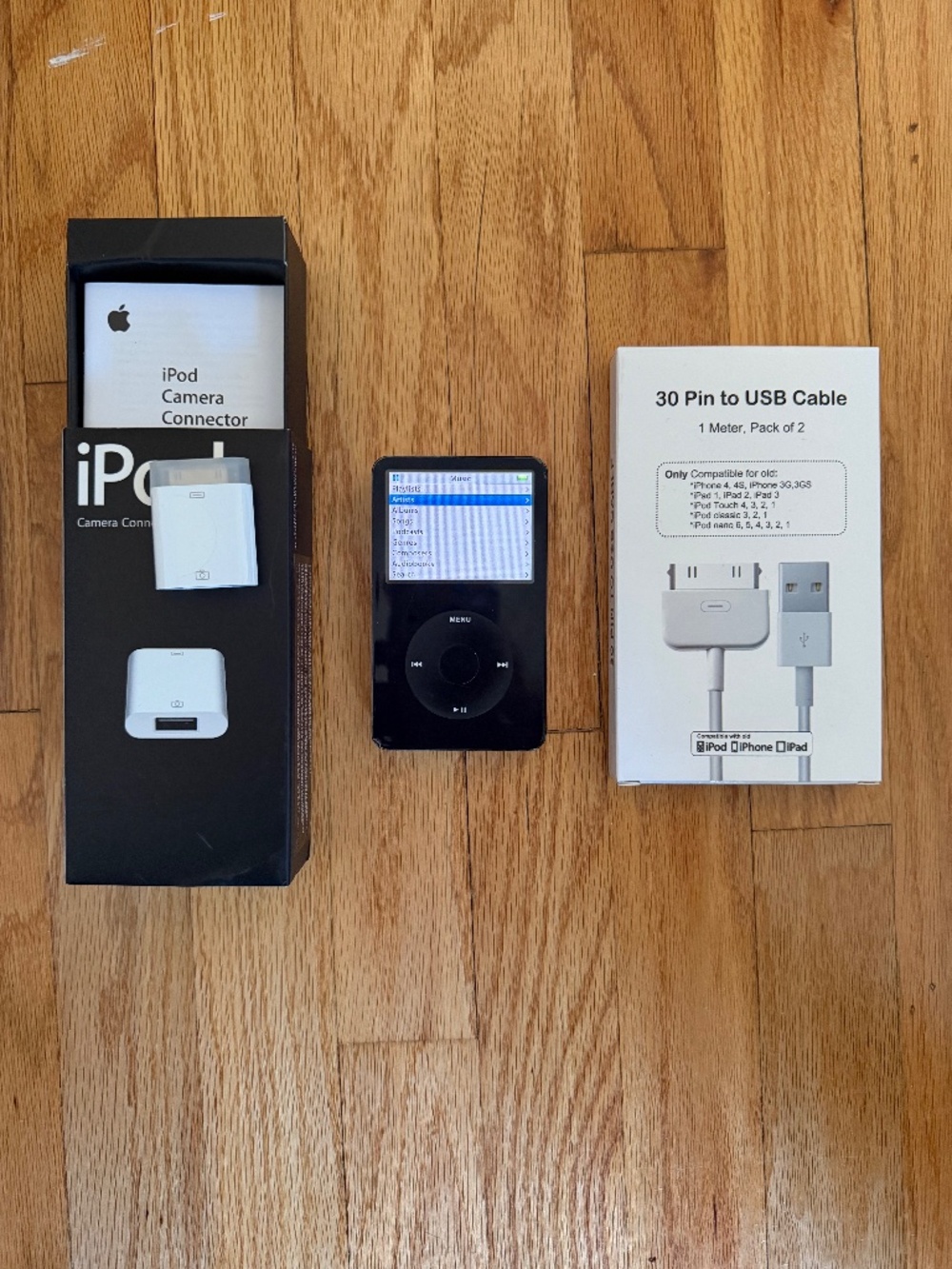 Apple iPod Classic 5.5 Gen 80GB Black (Model A1136) w/charger & camera connector